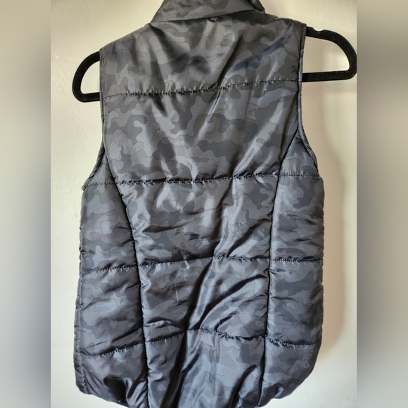 Zyia Camo Vest XS EUC - Picture 4 of 4